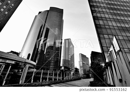 汐留單色巨大的複雜城市汐留的摩天大樓景觀 汐留單色巨大的複雜城市汐留的摩天大樓景觀 91553162