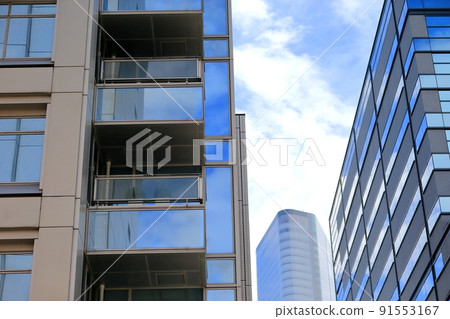 建築和藍天圖像 91553167