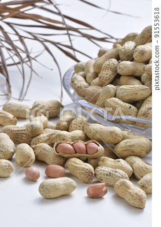 Pile of dry deli peanut snacks 91553618