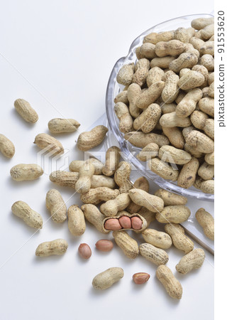 一堆乾燥的熟食花生小吃 91553620