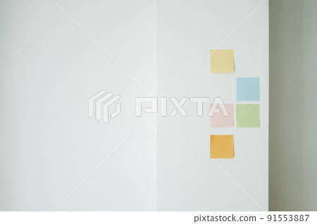 白牆上的便箋 白牆上的便箋 91553887