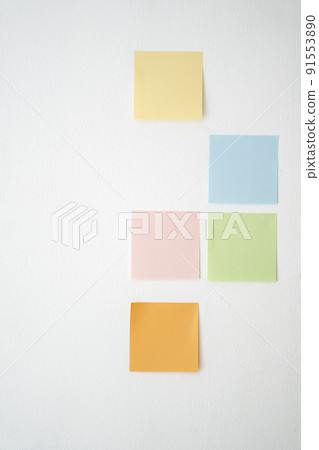 白牆上的便箋 白牆上的便箋 91553890