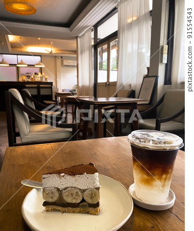 Modern cafe with cozy interior Modern cafe with cozy interior 91554543