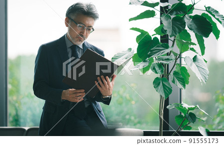 檢查文件的高級經理 91555173