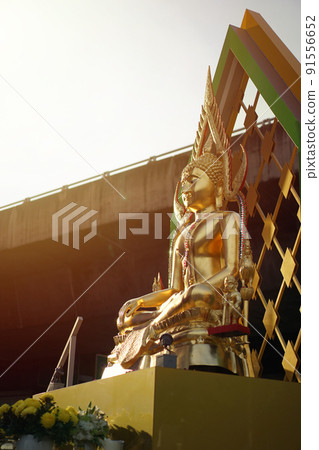 Portrait Gold Buddha statue with expressway behind and sunlight effect Portrait Gold Buddha statue with expressway behind and sunlight effect 91556652