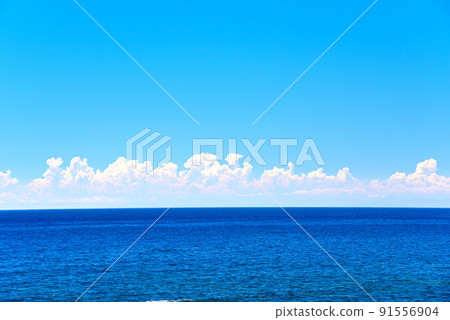 從室戶角看到的在地平線之外發展的積雨雲 從室戶角看到的在地平線之外發展的積雨雲 91556904