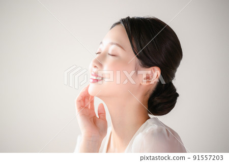 Women who care about beauty 91557203