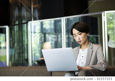 Business women office laptop Business women office laptop 91557355