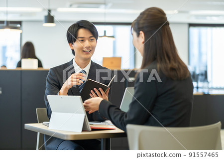 女員工 男員工 商業、商業形象、商業場景、公司、上班族、工作 91557465