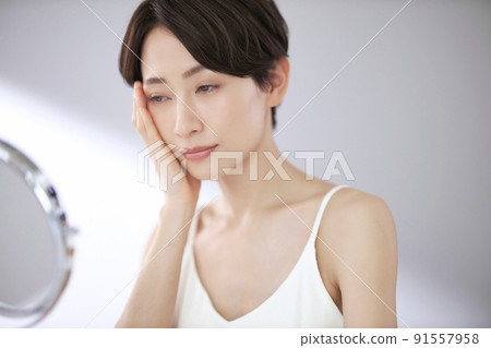 Middle woman worried about fine wrinkles Middle woman worried about fine wrinkles 91557958