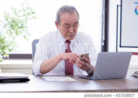 商務高級男性肖像 91558057