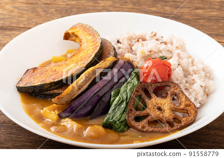 16-grain rice summer vegetable curry 16-grain rice summer vegetable curry 91558779
