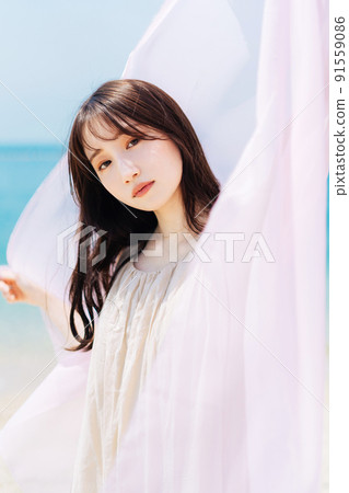 Summer woman portrait 91559086