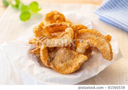 脆皮豬皮片 91560539