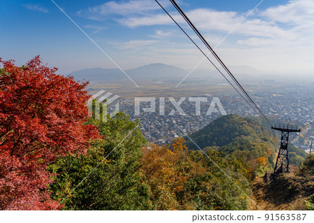 滋賀縣近江八幡市，八幡山索道上的鋼塔，俯瞰近江八幡城 91563587