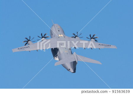 Airbus A400M transport plane rise 91563639