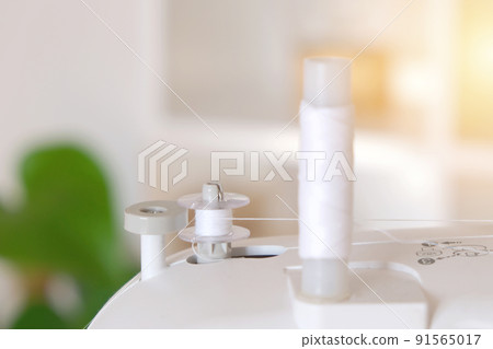 Winding threads on a bobbin on sewing machine. 91565017