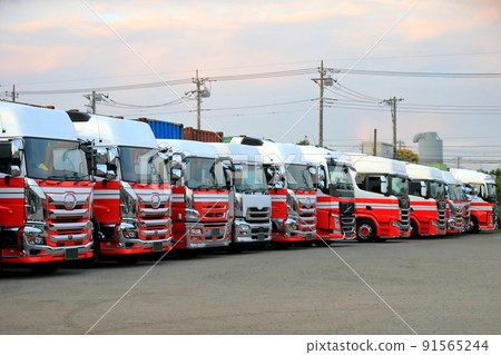 Lined up truck image 91565244