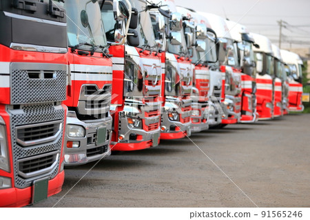 Lined up truck image Lined up truck image 91565246