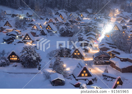 《Gifu Prefecture》 Snow-covered Shirakawa-go / winter gassho-zukuri village 91565965