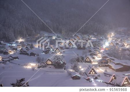 《Gifu Prefecture》 Snow-covered Shirakawa-go / winter gassho-zukuri village 《Gifu Prefecture》 Snow-covered Shirakawa-go / winter gassho-zukuri village 91565988