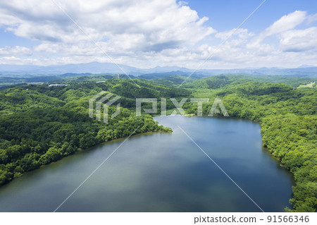 北海道白老井的 Poroto 湖鳥瞰圖（毗鄰 Upopoi） 91566346