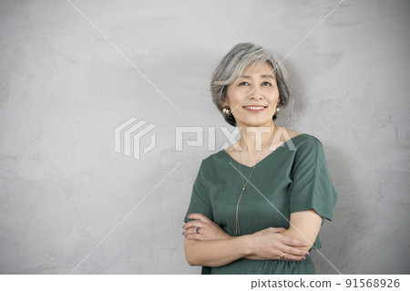 Gray-haired senior woman Gray-haired senior woman 91568926