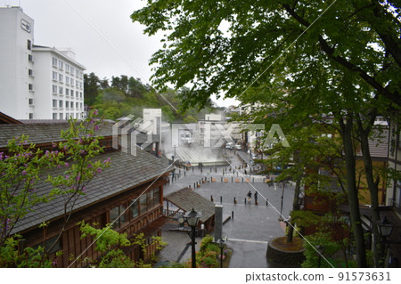 群馬縣草津溫泉梅雨季節風景 91573631