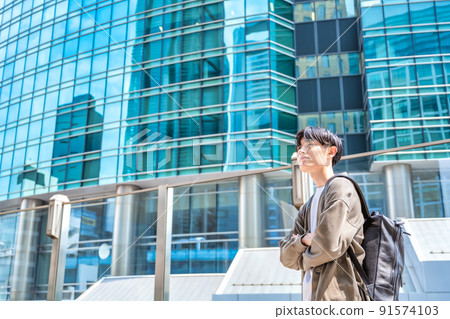 Office casual young businessman with arms folded Office casual young businessman with arms folded 91574103