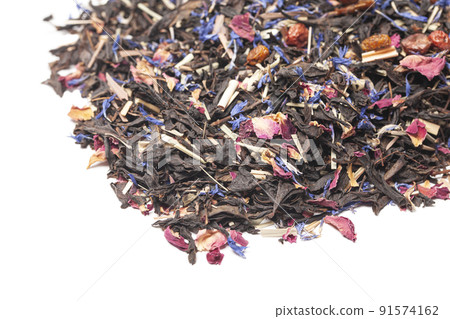 black tea with lemongrass, currant berries, sea buckthorn berries, rose petals, cornflower petals isolated on white background 91574162