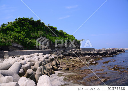 The rocky shores of Jogashima and Nadagasaki, which are eroded by the waves The rocky shores of Jogashima and Nadagasaki, which are eroded by the waves 91575888