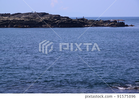 The rocky shores of Jogashima and Nadagasaki, which are eroded by the waves The rocky shores of Jogashima and Nadagasaki, which are eroded by the waves 91575896