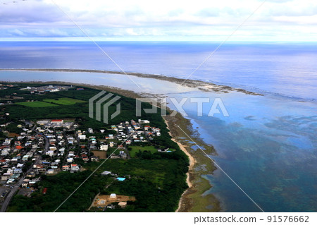 View of the coral reef of Ishigaki Island Shiraho from the sky View of the coral reef of Ishigaki Island Shiraho from the sky 91576662