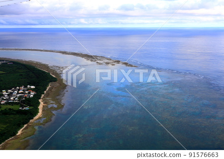 View of the coral reef of Ishigaki Island Shiraho from the sky View of the coral reef of Ishigaki Island Shiraho from the sky 91576663