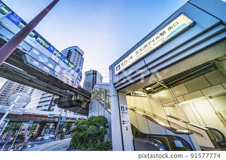 Tokyo Monorail Tennozu Isle Station 91577774