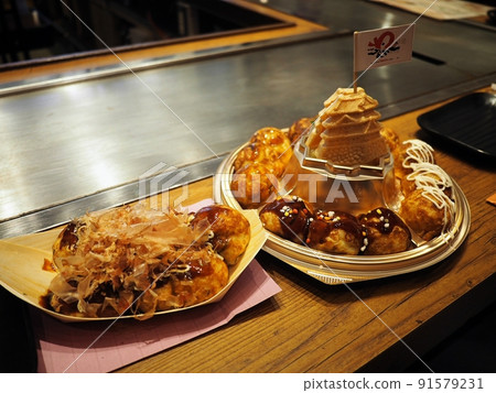 If you go to Osaka, you can't miss the takoyaki If you go to Osaka, you can't miss the takoyaki 91579231
