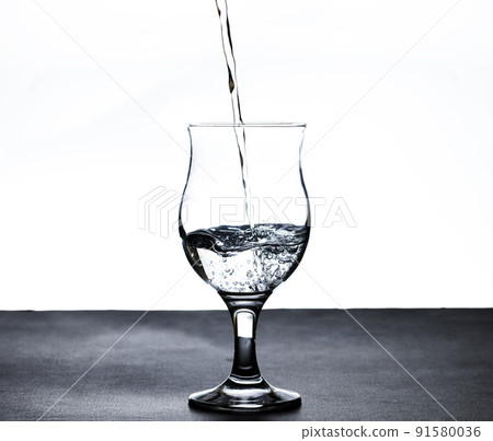 The image of pouring drinking water, into a glass, 91580036