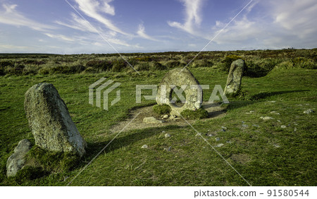 Men-an-Tol known as Men an Toll or Crick Stone Men-an-Tol known as Men an Toll or Crick Stone 91580544