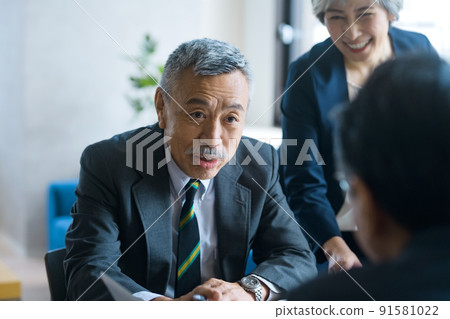 高級商務團隊在辦公室開會 91581022