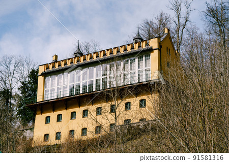 House with a glazed balcony in the village of Oberammergau House with a glazed balcony in the village of Oberammergau 91581316