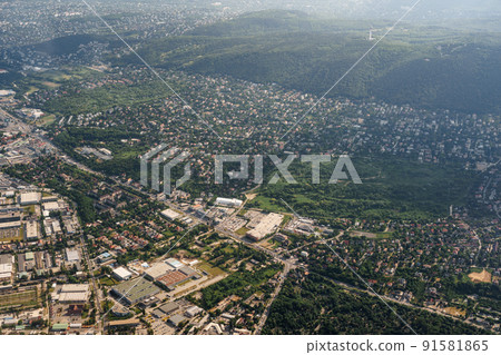 View from the window of a plane on the modern and ancient buildings of Budapest 91581865