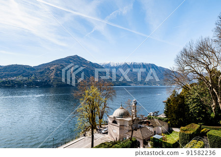 Villa Carlotta among the greenery against the backdrop of Lake Como. Italy 91582236