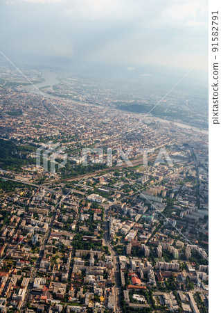 View from the plane to the urban development of Budapest. 91582791