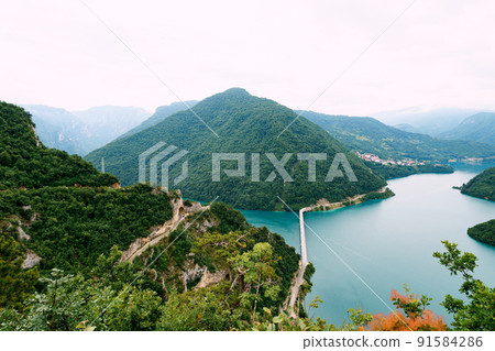 Mountain ranges over Lake Piva. Montenegro Mountain ranges over Lake Piva. Montenegro 91584286