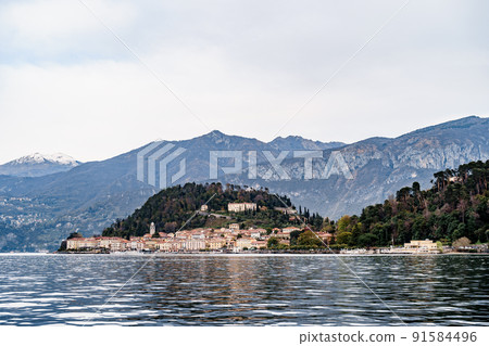 Expensive villas on the shores of Lake Como with mountains in the background. Bellagio, Italy Expensive villas on the shores of Lake Como with mountains in the background. Bellagio, Italy 91584496