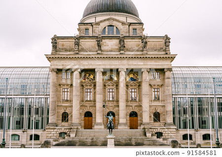 Building of the Bavarian State Chancellery. Munich, Germany 91584581