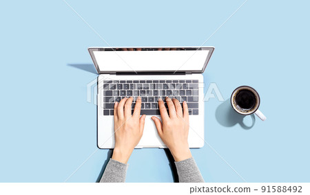 Person using a laptop computer 91588492