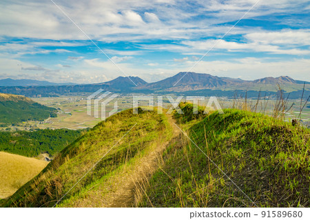 Aso Godake in fine weather seen from Mt. 91589680