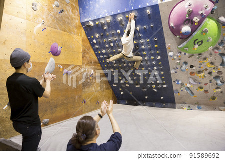 Bouldering image Climbers who challenge the challenges of the moonboard 91589692
