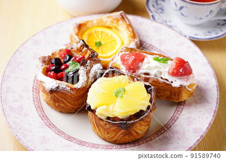 Fruit Danish 91589740